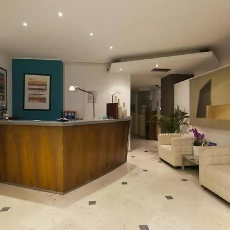 Hotel Centrale ليدو دي يسولو