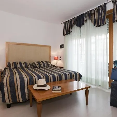 Hotel Centrale Τζεσόλο Λίντο