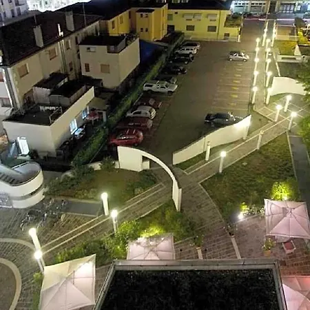 Hotel Centrale ليدو دي يسولو