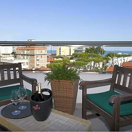 Hotel Centrale ليدو دي يسولو
