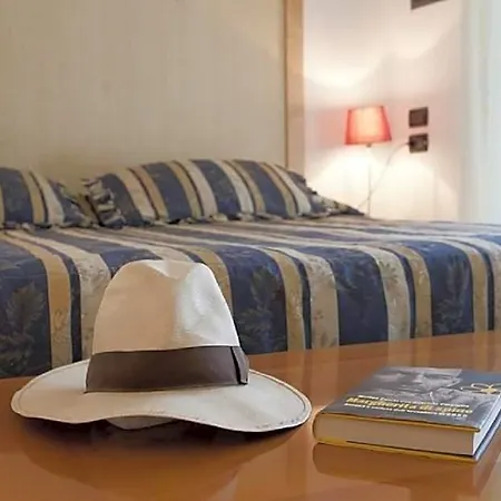 Hotel Centrale فندق ليدو دي يسولو