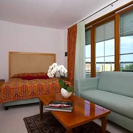 Hotel Centrale ليدو دي يسولو