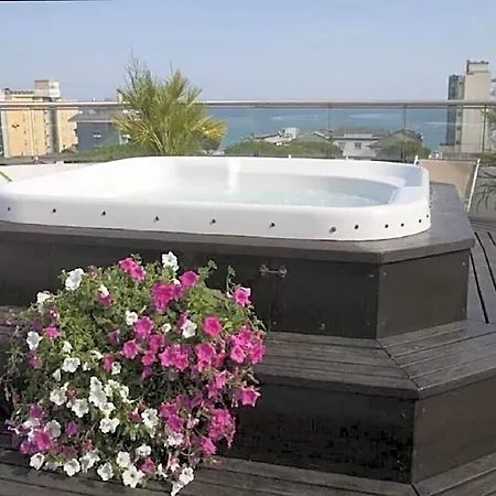 Hotel Centrale ليدو دي يسولو