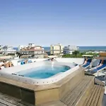 Hotel Centrale 호텔 리도 디 예솔로