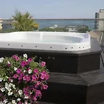 Hotel Centrale 호텔 리도 디 예솔로
